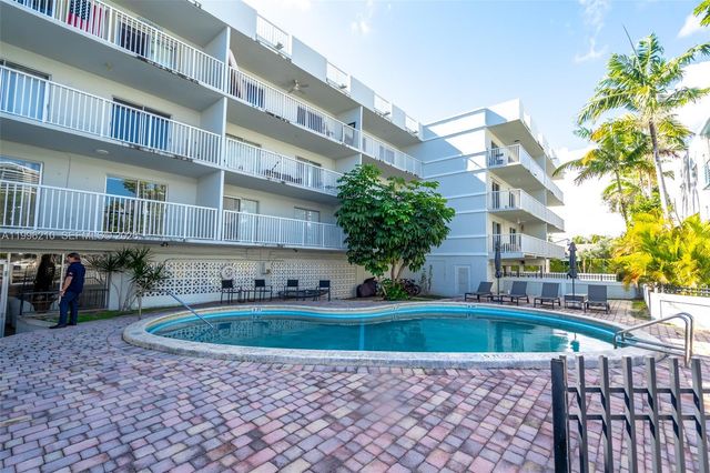 3527 NE 168th St 301, North Miami Beach, FL 33160