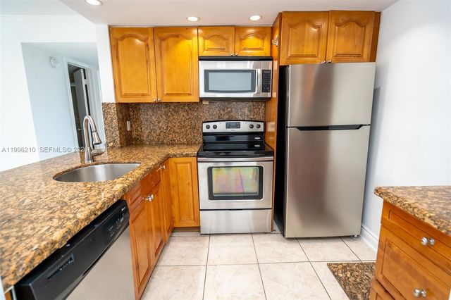 3527 NE 168th St 301, North Miami Beach, FL 33160