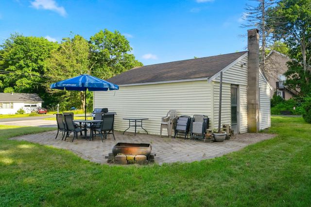 31 Hillside Avenue, Derry, NH 03038