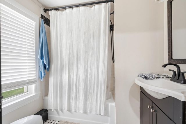 31 Hillside Avenue, Derry, NH 03038