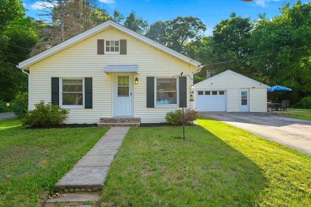 31 Hillside Avenue, Derry, NH 03038