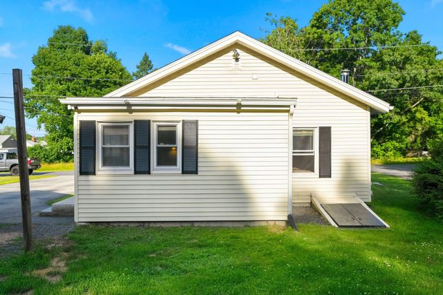 31 Hillside Avenue, Derry, NH 03038