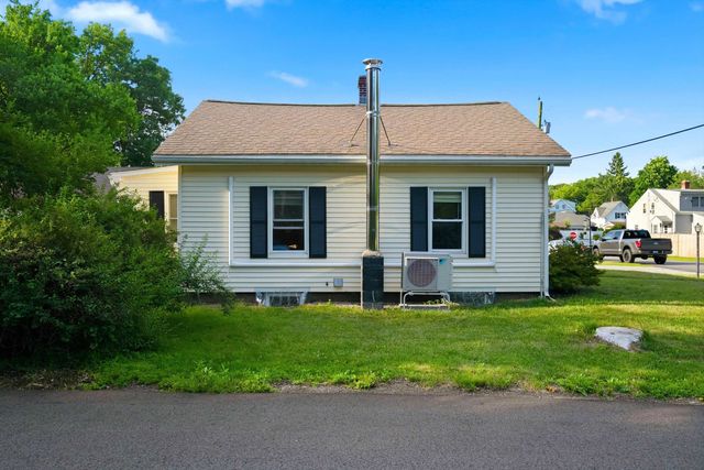 31 Hillside Avenue, Derry, NH 03038