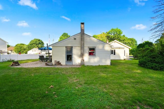 31 Hillside Avenue, Derry, NH 03038