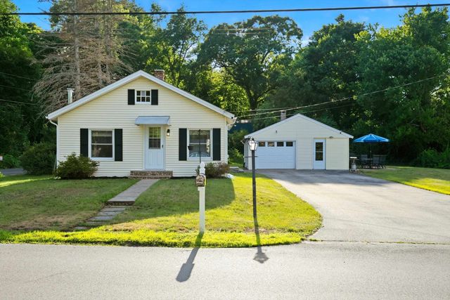 31 Hillside Avenue, Derry, NH 03038