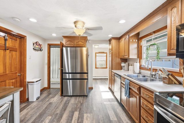 31 Hillside Avenue, Derry, NH 03038
