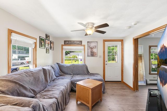 31 Hillside Avenue, Derry, NH 03038