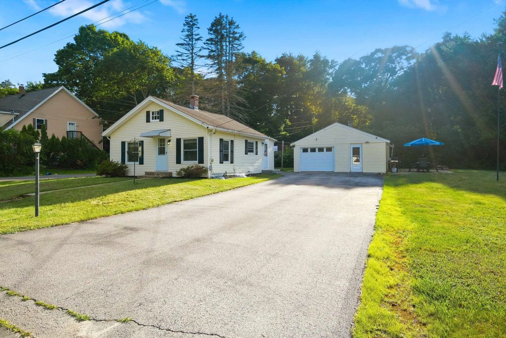 31 Hillside Avenue, Derry, NH 03038