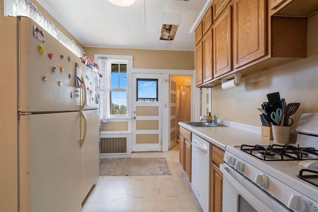 1010 E 9th Street, Duluth, MN 55805
