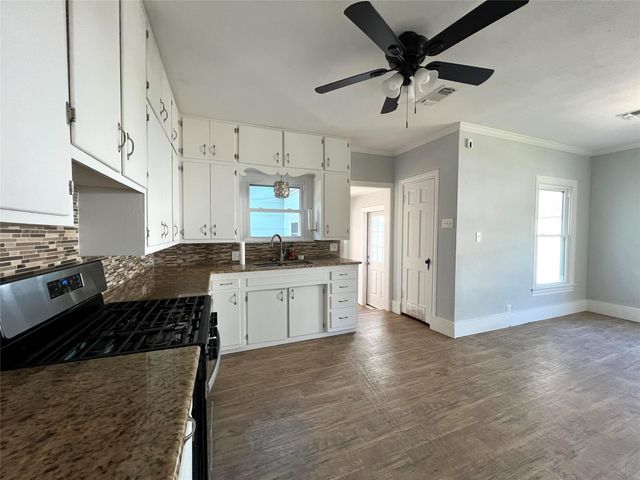 801 Avenue F, El Campo, TX 77437