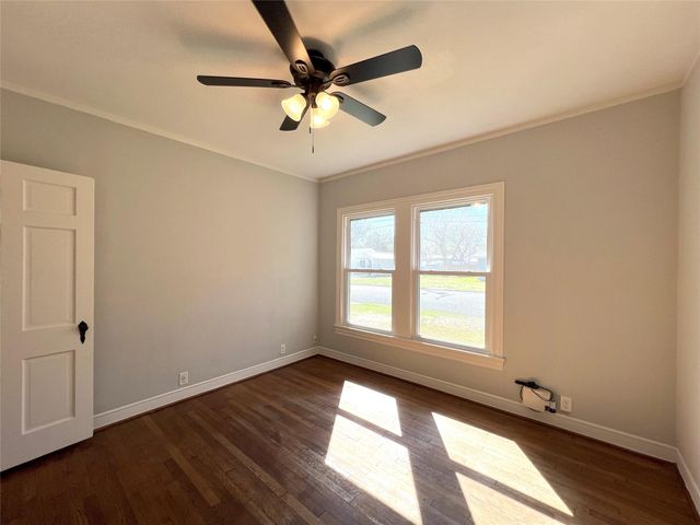 801 Avenue F, El Campo, TX 77437