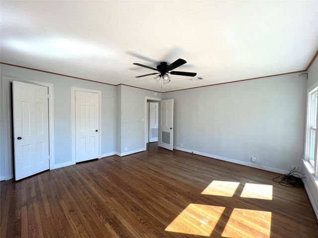 801 Avenue F, El Campo, TX 77437