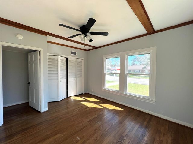 801 Avenue F, El Campo, TX 77437