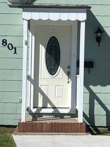 801 Avenue F, El Campo, TX 77437