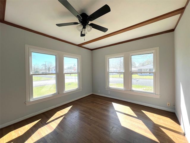 801 Avenue F, El Campo, TX 77437