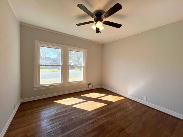 801 Avenue F, El Campo, TX 77437