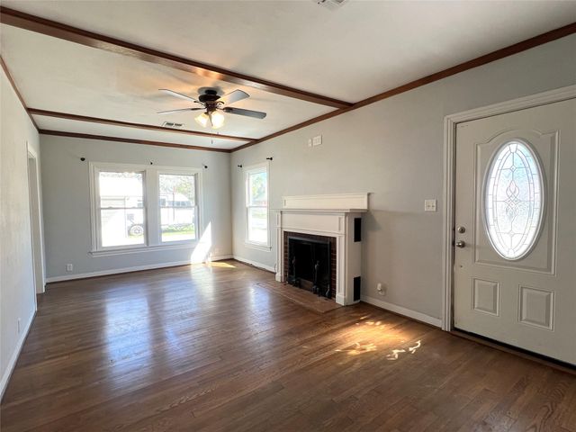 801 Avenue F, El Campo, TX 77437