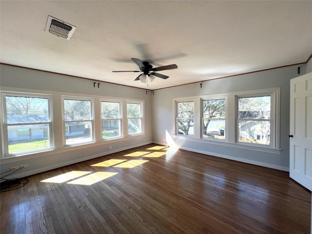 801 Avenue F, El Campo, TX 77437