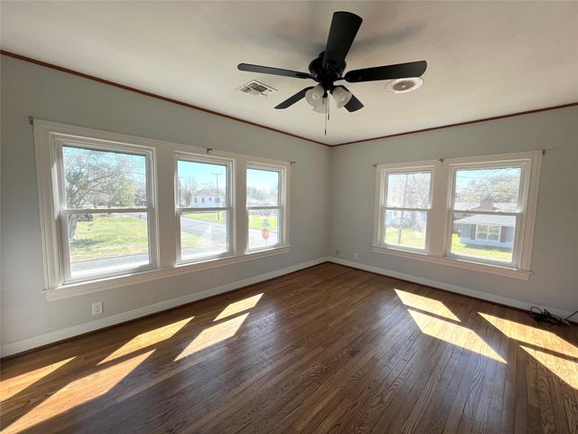 801 Avenue F, El Campo, TX 77437