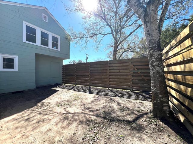 801 Avenue F, El Campo, TX 77437