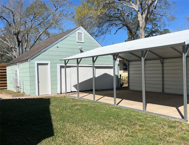 801 Avenue F, El Campo, TX 77437