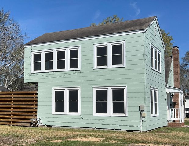 801 Avenue F, El Campo, TX 77437