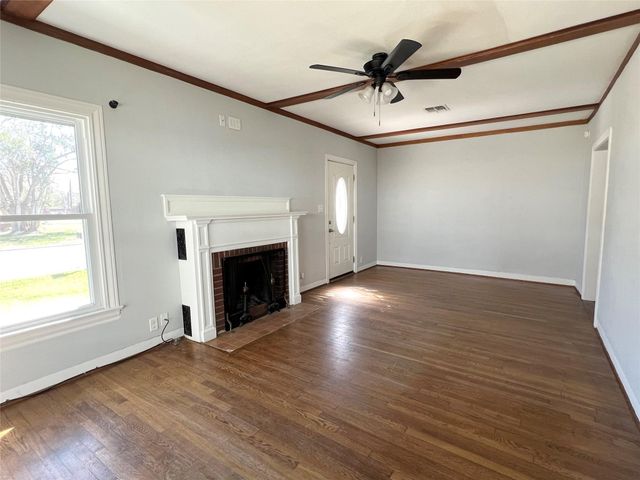 801 Avenue F, El Campo, TX 77437