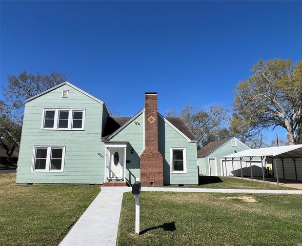 801 Avenue F, El Campo, TX 77437