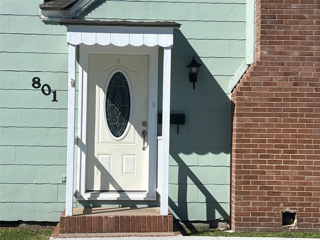 801 Avenue F, El Campo, TX 77437