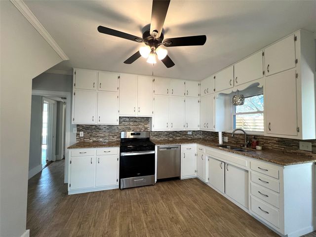 801 Avenue F, El Campo, TX 77437