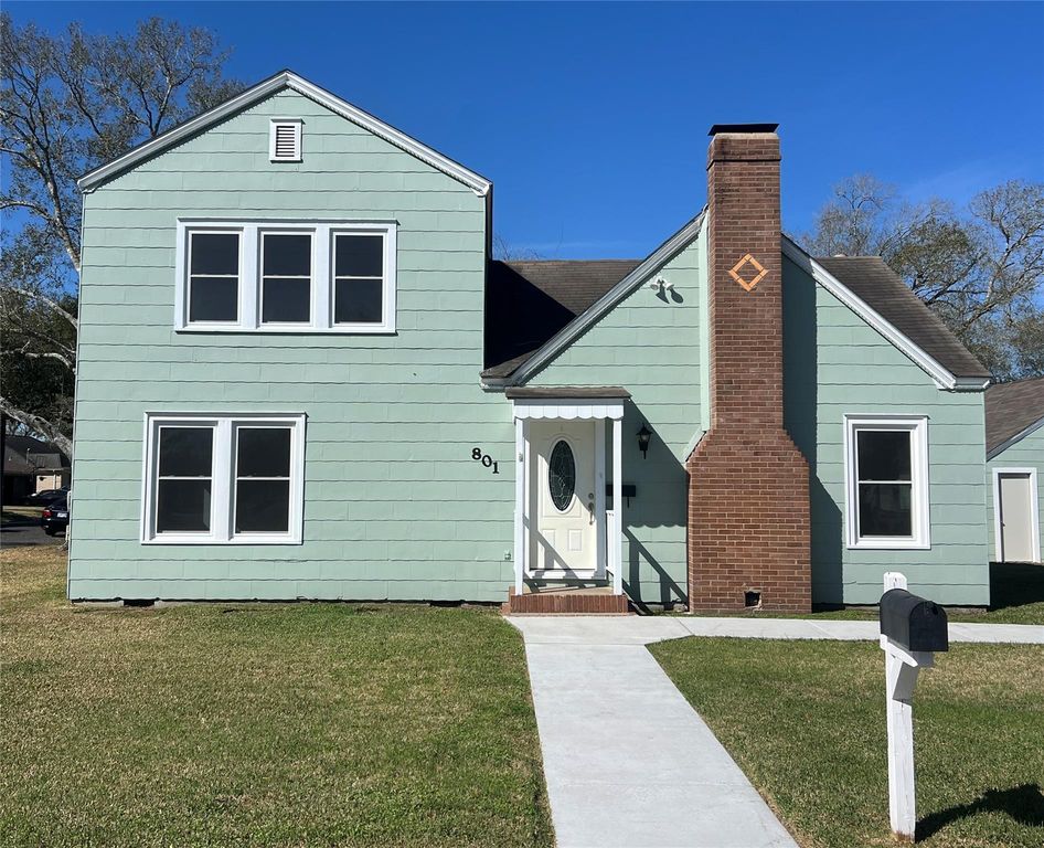 801 Avenue F, El Campo, TX 77437