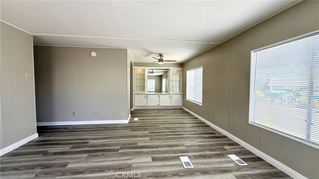 881 N Lake Street 69, Hemet, CA 92544
