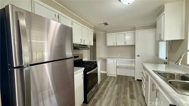 881 N Lake Street 69, Hemet, CA 92544