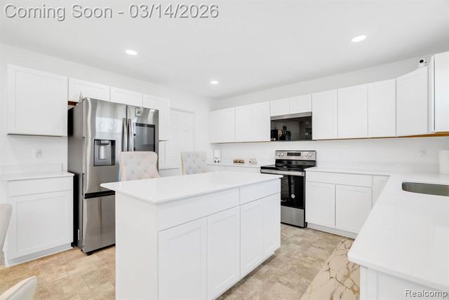 20641 Mendocino Drive, Clinton Township, MI 48038