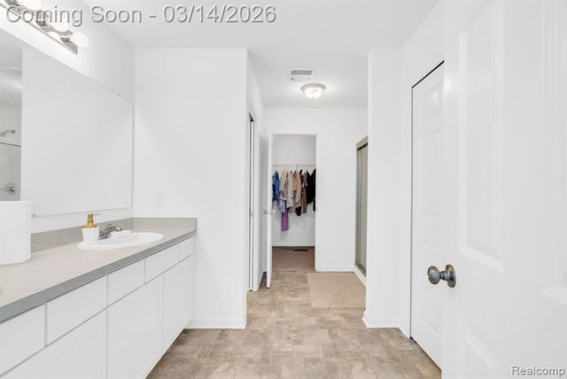 20641 Mendocino Drive, Clinton Township, MI 48038