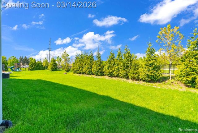 20641 Mendocino Drive, Clinton Township, MI 48038