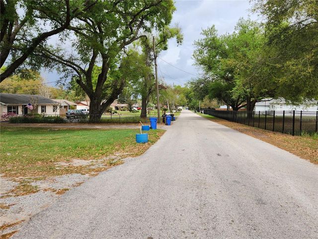 1926 MEADOWRIDGE DRIVE, Valrico, FL 33596