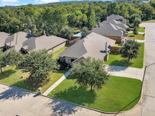 100 Valle Court, Azle, TX 76020
