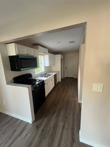 222 E Adoue Street, Baytown, TX 77520