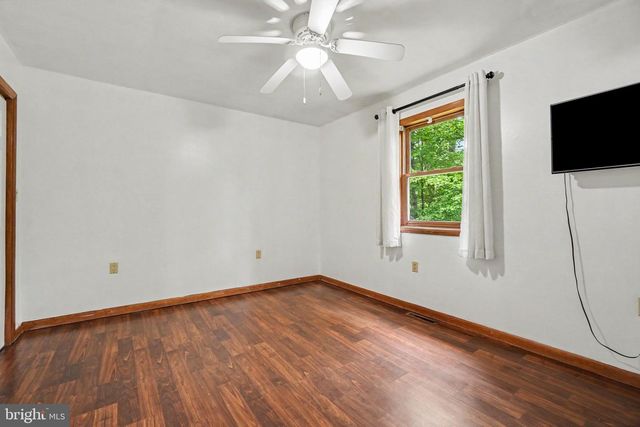2656 ELLENDALE RD, Dauphin, PA 17018
