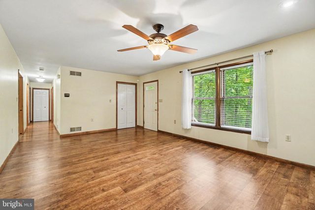 2656 ELLENDALE RD, Dauphin, PA 17018