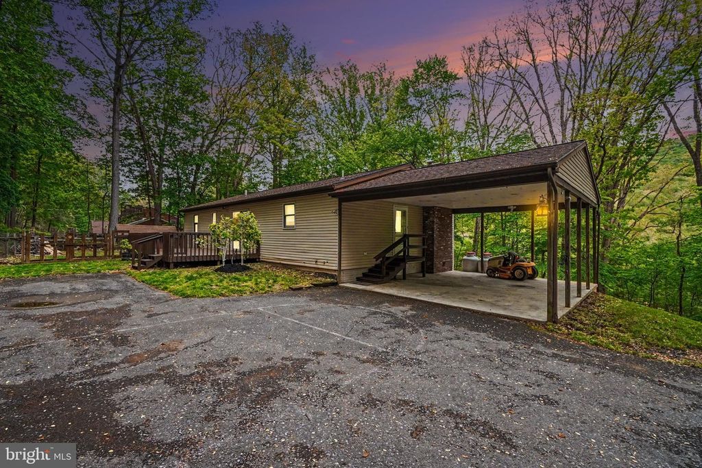 2656 ELLENDALE RD, Dauphin, PA 17018