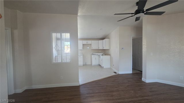 4794 Saguaro Way, Las Vegas, NV 89121