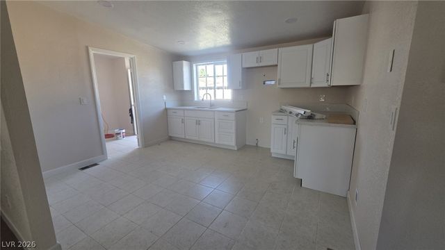 4794 Saguaro Way, Las Vegas, NV 89121