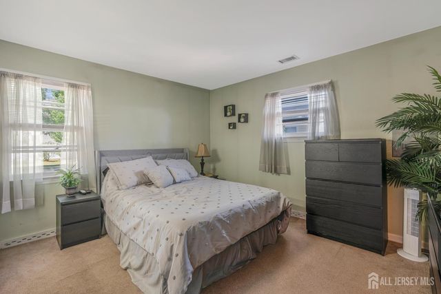 8 Pierrepont Avenue, Middlesex, NJ 08846
