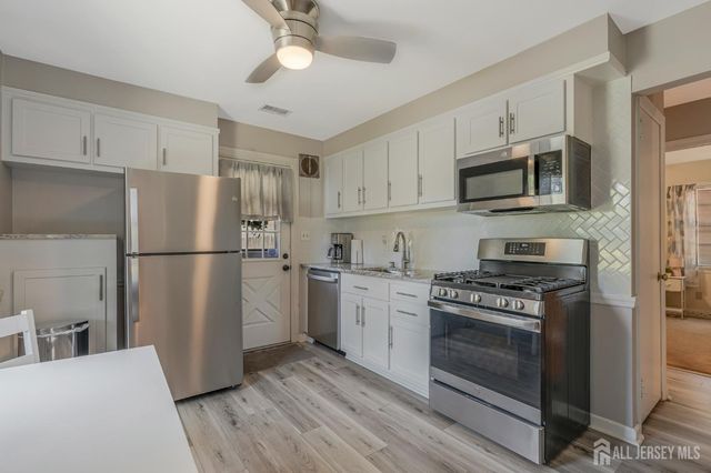 8 Pierrepont Avenue, Middlesex, NJ 08846
