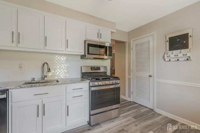 8 Pierrepont Avenue, Middlesex, NJ 08846
