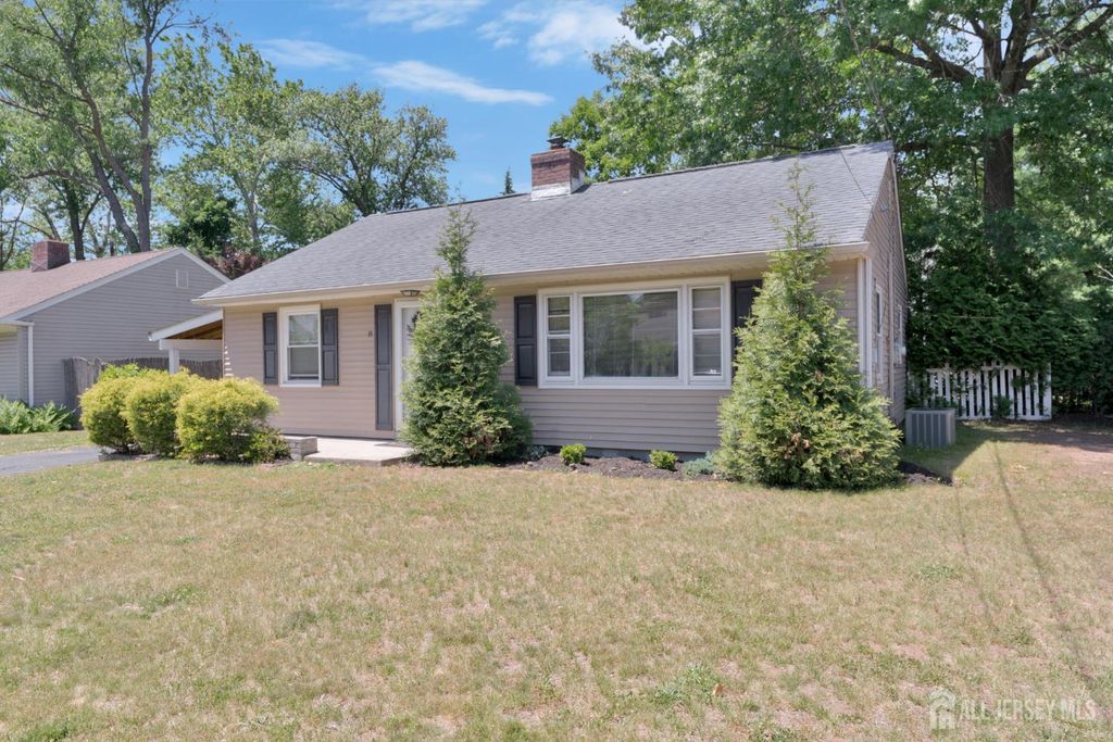 8 Pierrepont Avenue, Middlesex, NJ 08846