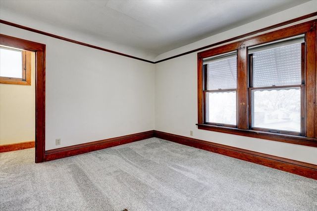 2327 E 9th Street, Des Moines, IA 50316