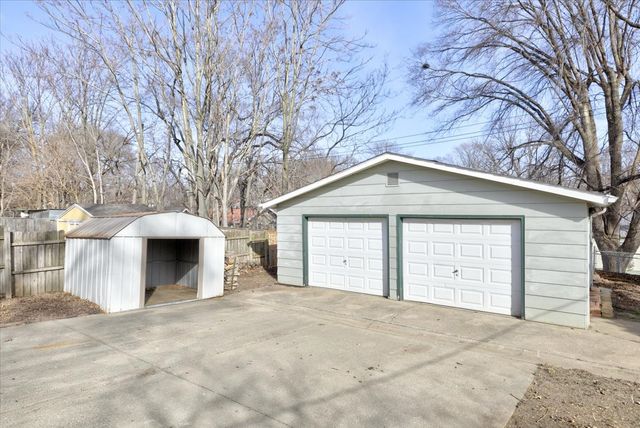 2327 E 9th Street, Des Moines, IA 50316